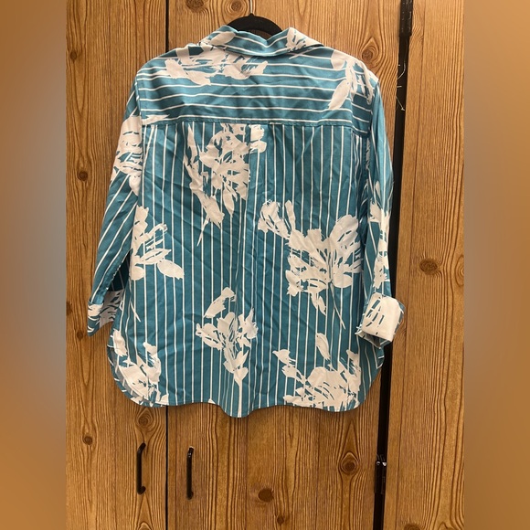 Chico's Teal and White Floral Women's Top 3. 5 US‎ 18 button up stripes - Picture 2 of 3